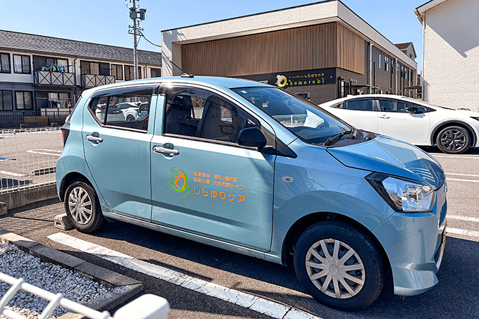 ナーシングホーム「しらゆりケア」社用車