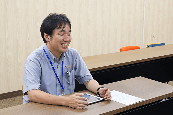 株式会社しらゆりケア 部長　足立 康隆 様