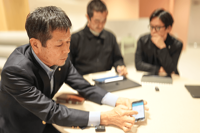 実際の画面とともに「direct」の活用について語ってくださった鳥海様（左）